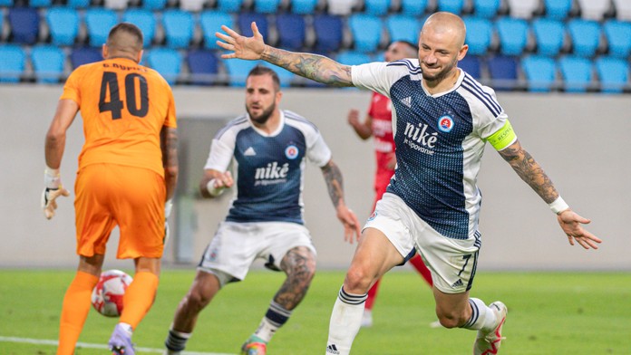 Weiss oslávil stý duel za Slovan dvoma gólmi. Slovan tak posunul do ďalšieho predkola Ligy majstrov