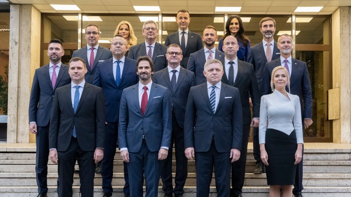 Ficova vláda vymenovala nových štátnych tajomníkov. Doterajších odvolala