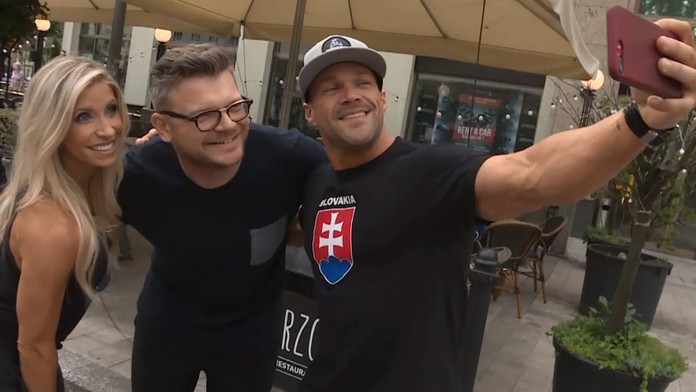 Chris Powell je už v Bratislave. Posiela odkaz divákom Markízy