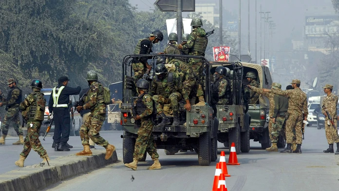 Pakistanské armádne jednotky prišli oslobiť zajatých školákov.