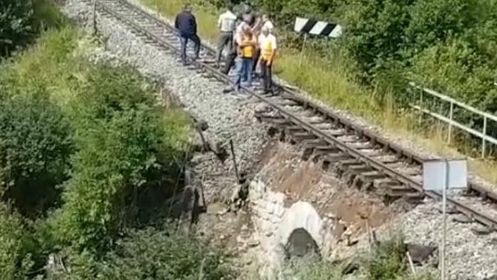 Vo Vysokých Tatrách sa zrútilla časť konštrukcie mosta.