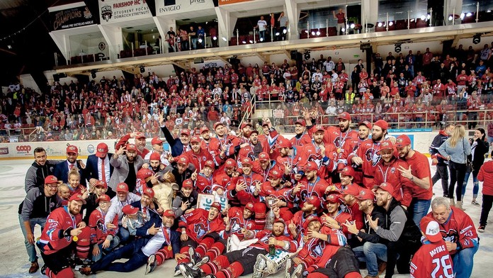 Cristiano Ronaldo z Juventusu Turín oslavuje gól v odvete štvrťfinále LM proti Ajaxu Amsterdam.