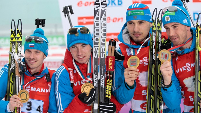 Zlaté ruské kvarteto zľava Jevgenij Ustiugov, Aleksandr Loginov, Anton Šipulin a Dmitrij Malyško v SP 2013.