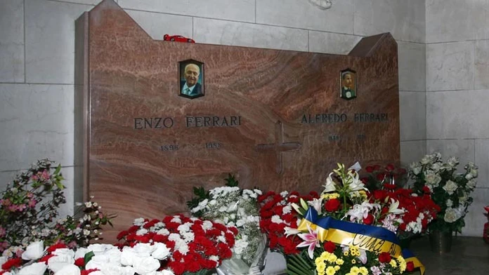 Hrob Enza Ferrariho.