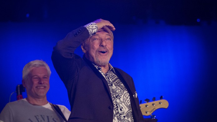 Karel Gott na archívne snímke.