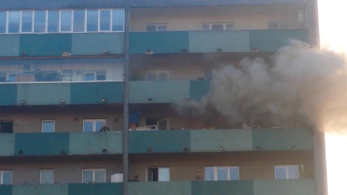 Požiar bytu na 14. poschodí na Karadžičovej ulici v Bratislave.
