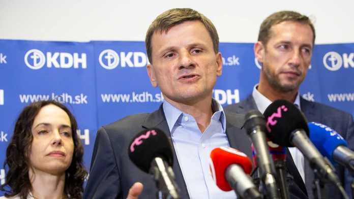 Miriam Lexmann (vľavo), predseda KDH Alojz Hlina a podpredseda KDH Milan Majerský