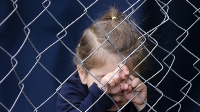 Brat znásilnil vlastnú malú sestru. 