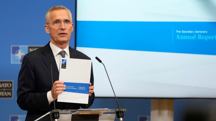 Generálny sekretár NATO vyzval členské krajiny, aby poskytli Ukrajine viac munície