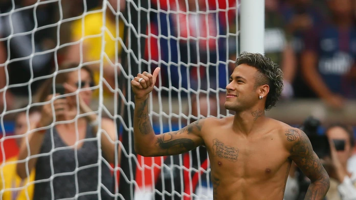 Neymara predstavili fanúšikom Paríža St. Germain. Toto sú jeho prvé slová