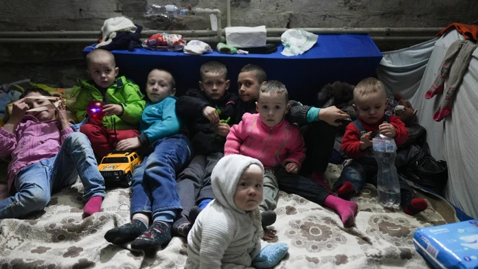 Situácia v Mariupole je „apokalyptická“. V uliciach ležia mŕtvoly, vodu ľudia pijú z potokov a hlad vyvolal rabovačky