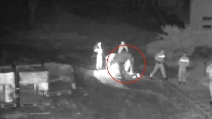Incident zachytili policajné kamery