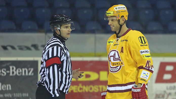 Tréner reprezentácie Slovenska do 20 rokov Róbert Petrovický.
