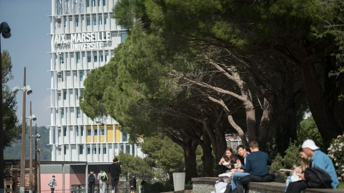 V oblasti ponúkajú drogy ako na trhu. Univerzita v Marseille má strach, pristúpila k ráznemu opatreniu