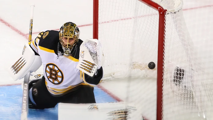 Zľava Nick Paul, Craig Anderson, Connor Brown a Mark Borowiecki z Ottawy oslavujú triumf nad San Jose.