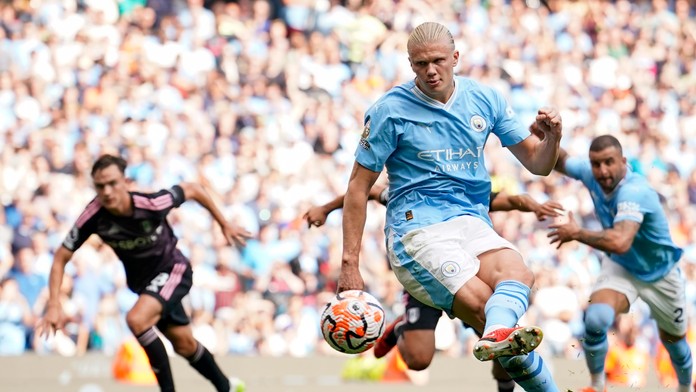 Manchester City  naďalej bez zaváhania, Haaland sa zaskvel hetrikom. Chelsea sa v úvode ročníka trápi