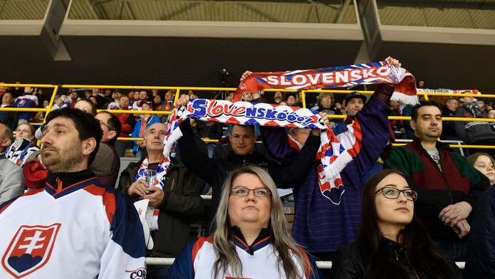Na snímke fanúšikovia Slovenska v prípravnom zápase pred MS 2017 v rámci Euro Hockey Challenge Slovensko - Švajčiarsko.
