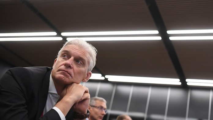 Ruský magnát Tiňkov tvrdí, že po kritike vojny na Ukrajine ho Kremeľ prinútil predať podiel v banke