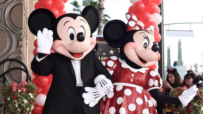 Mickey Mouse s partnerkou Minnie Mouse.