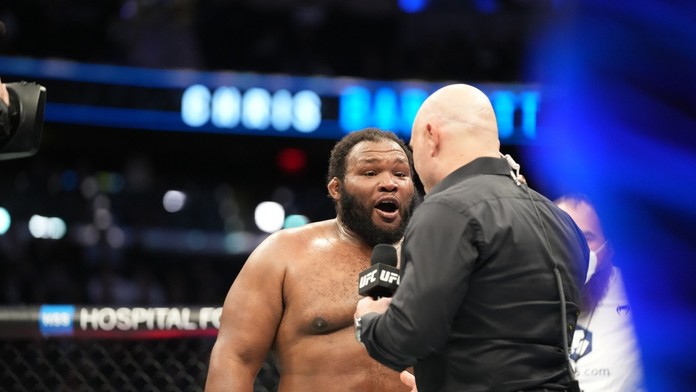 Buday zdolal v debute v UFC Barnetta. Bol však blízko k diskvalifikácii pre jeden z úderov