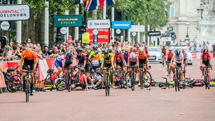 Muža zrazil autobus.