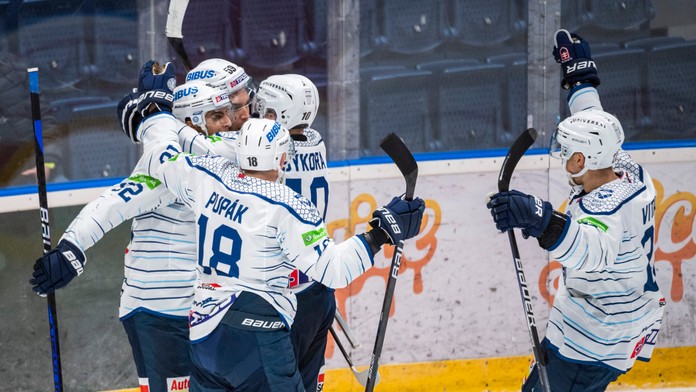 Nitra vstúpila do predkola play off tesným triumfom. Súboj Dukiel rozhodli presilovky
