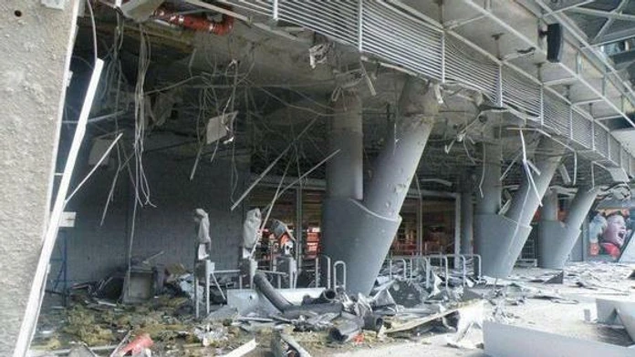 Donbass Arena po zásahu delostreleckých striel.
