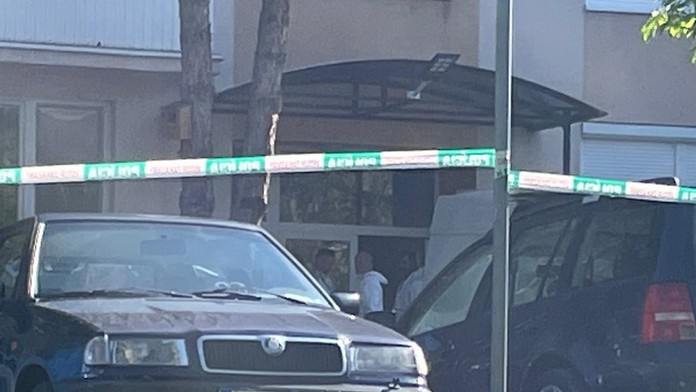 Tragédia v byte v Rohožníku: Polícia prípad vyšetruje ako vraždu a ublíženie na zdraví