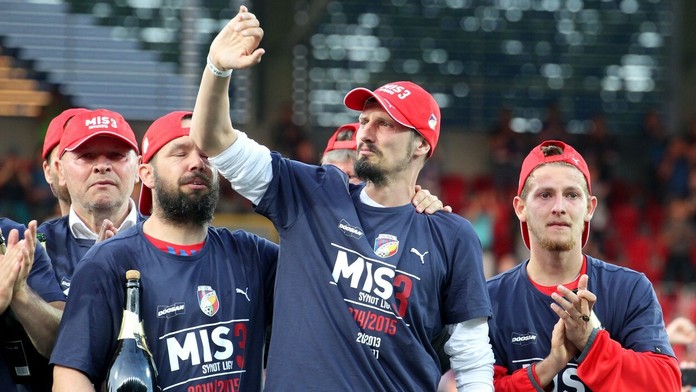 Futbalisti Viktorie Plzeň venovali titul bývalému slovenskému reprezentantovi Mariánovi Čišovskému. 19. mája