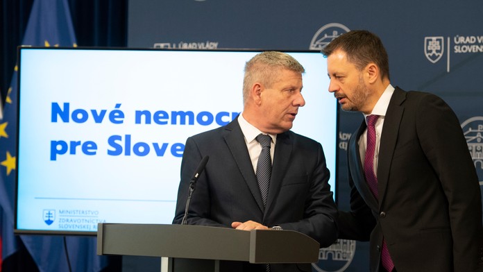 PS tvrdí, že nemocnicu Rázsochy navrhla vláda vypustiť z plánu obnovy. Heger sa bráni, že išlo o chybu úradníka