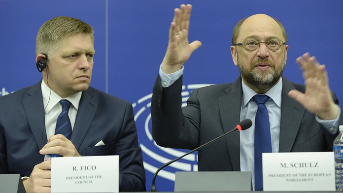 Robert Fico (vľavo) a predseda Európskeho parlamentu Martin Schulz