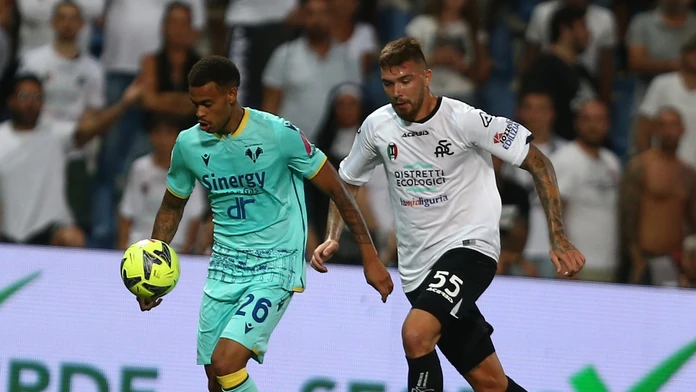Hellas Verona sa zachránil v najvyššej talianskej súťaži, keď zdolal Speziu. Duda nehral pre zranenie