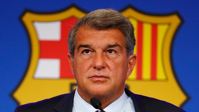 Prokuratúra oficiálne obvinila Barcelonu z kupovania rozhodcov. Prezident klubu zúri