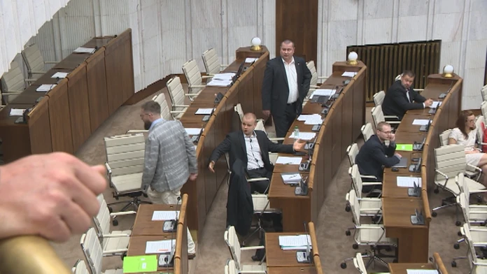 Poslanci Martin Poliačik a Milan Mazurek predviedli ostrú výmenu názorov.
