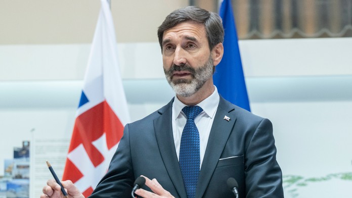 Blanár: Mierové rokovania o Ukrajine by mali pokračovať aj za účasti Ruska