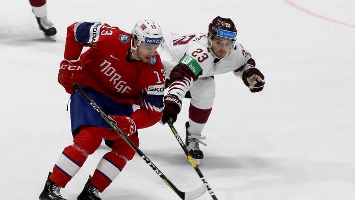 Radosť hráčov Slovenska po góle proti Dánsku na MS 2019, hore uprostred Ladislav Nagy.