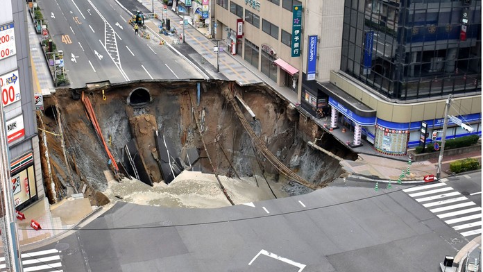 Kráter v meste Fukuoka.