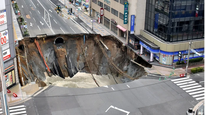 Kráter v meste Fukuoka.