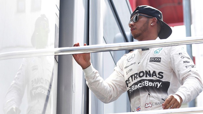 Britský jazdec Lewis Hamilton z Mercedesu po voľnom tréningu na VC Maďarska.