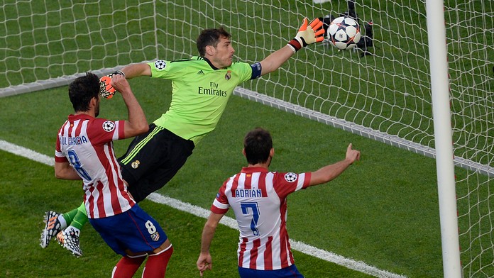 Fatálna chyba Ikera Casillasa takmer stála Real triumf v lige majstrov.