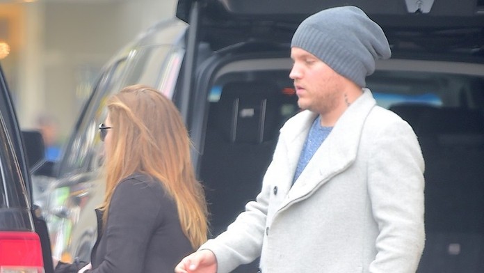 Benjamin Keough na fotke vpravo