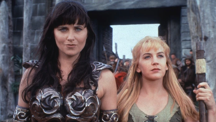 Xena (Lucy Lawless) a Gabriela (Reneé O'Connor)