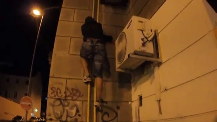 Sprejeri dokážu pre grafiti vyliezť hocikam