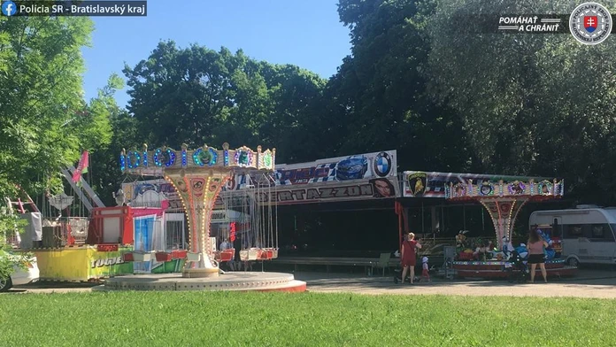 Incident na kolotočoch v Petržalke.