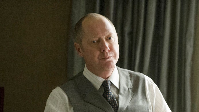 Hlavný postava seriálu Čierny zoznam Raymond "Red" Reddington (James Spader).