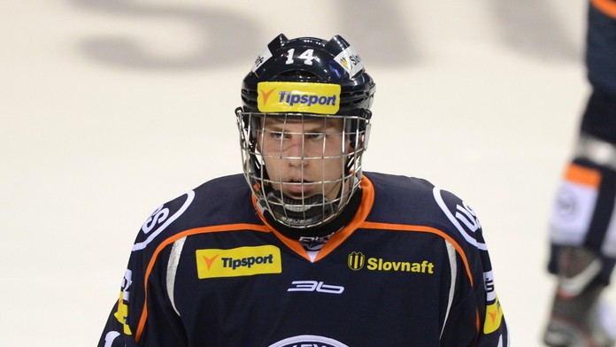 Skauti z NHL čoraz častejšie vyhľadávajú zápasy HC Košice. V drese slovenského majstra púta ich pozornosť 17-ročný obranca Erik 