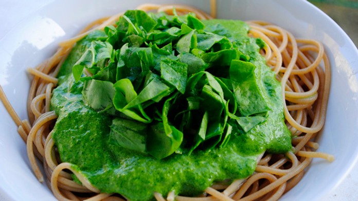Špagety so špenátovým vegan pestom - 2
