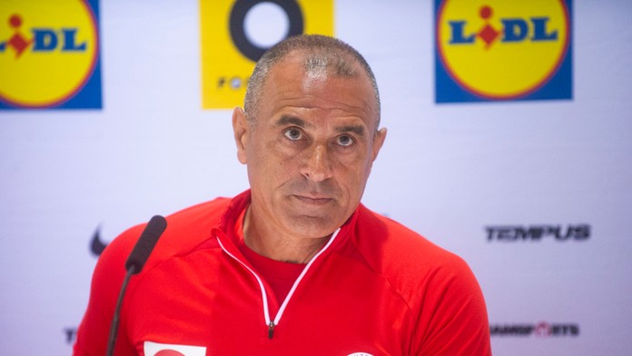 Na snímke tréner slovenskej futbalovej reprezentácie Francesco Calzona počas tlačovej konferencie.