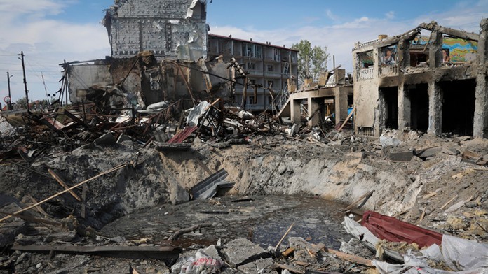 Zničené budovy po ruských raketových útokoch v ukrajinskom meste Odesa.