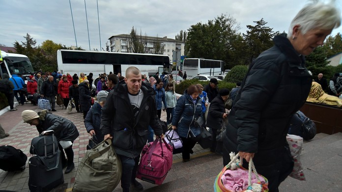 Evakuácia Chersonu je dokončená. Oblasť ostreľujú ukrajinské sily, dodal gubernátor Krymu
